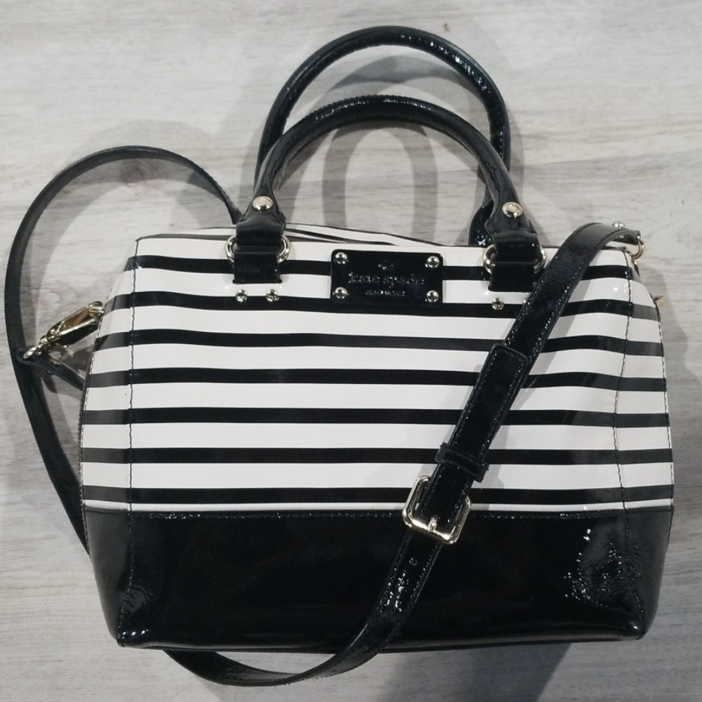 ⭐⭐HP⭐⭐Black and White Kate Spader handbag